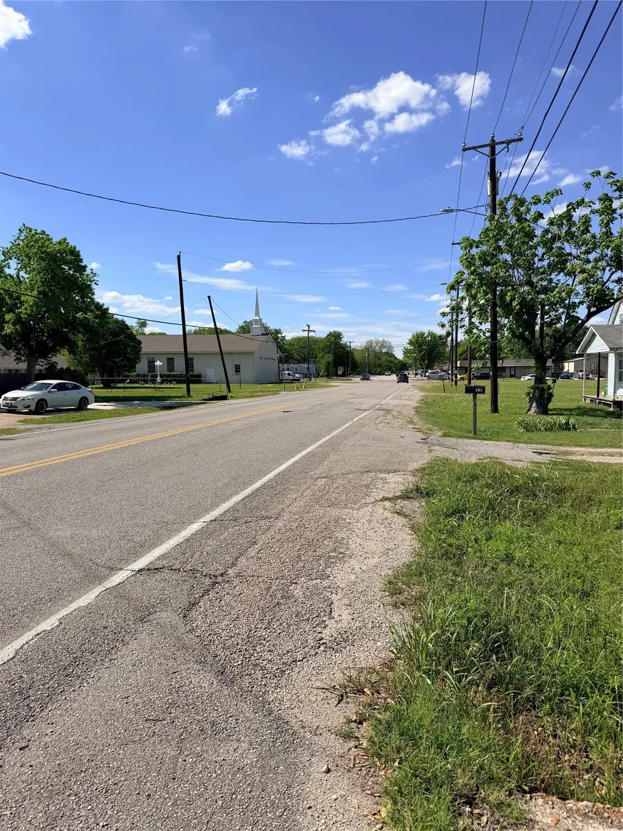 202 S Dallas Street, Wilmer, TX 75172 - #3