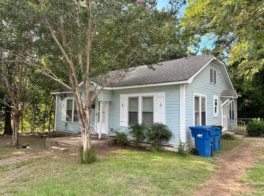 305 E Bradford Street, Troup, TX 75789 - Image #2