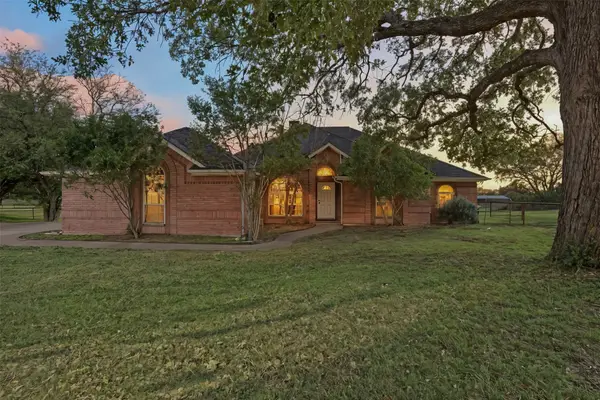 3300 Hummingbird Court, Granbury, TX 76049