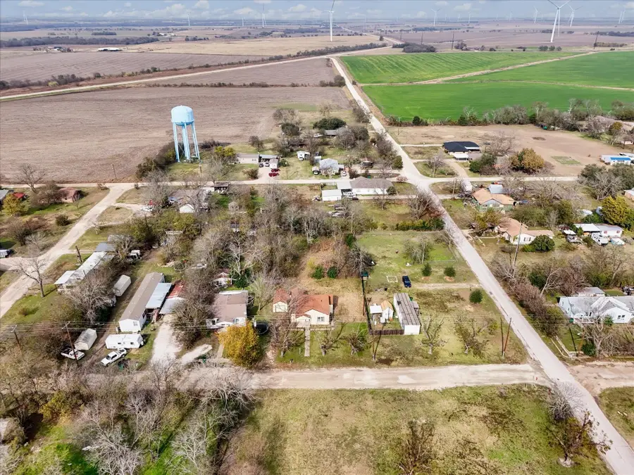 711 E Cowan Avenue, Mart, TX 76664 - Image #3