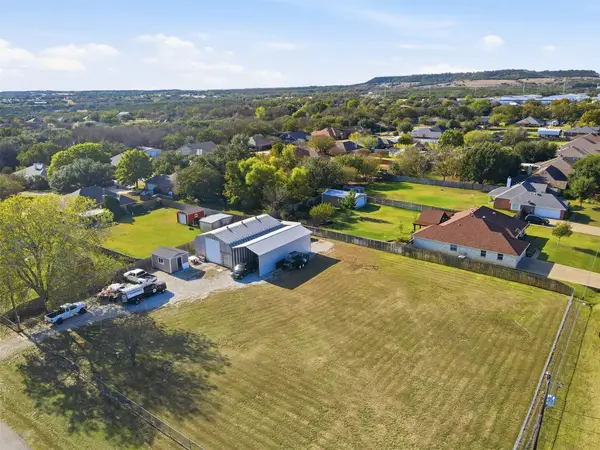 623 Parker Lane, Granbury, TX 76048