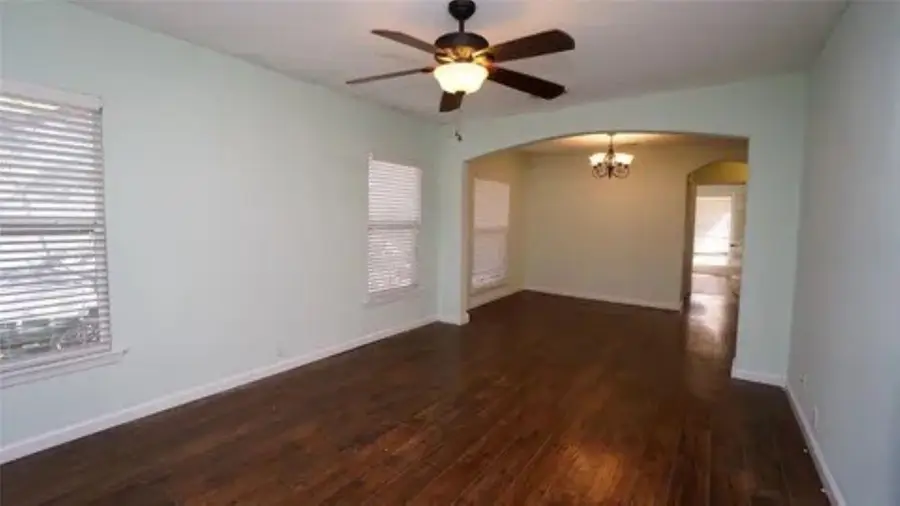 228 E Boyd Avenue, Bonham, TX 75418 - Image #2