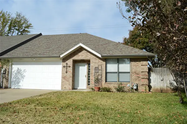 945 Heather Court, Weatherford, TX 76086