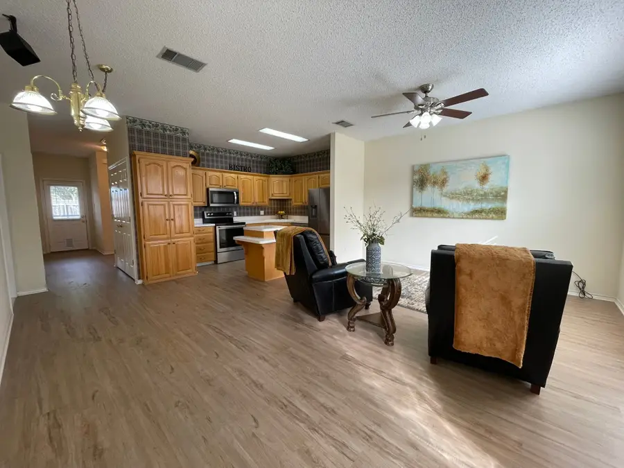 945 Heather Court, Weatherford, TX 76086 - Image #3