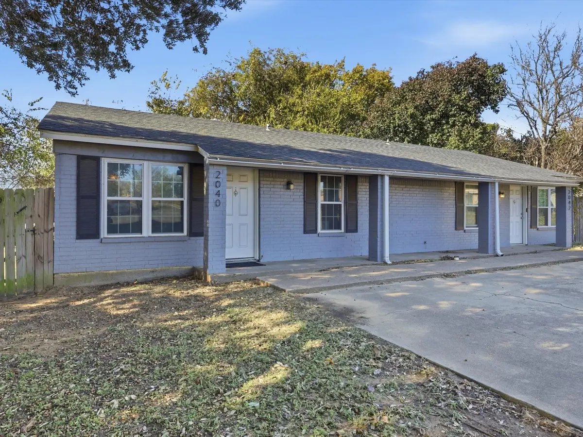 2040 Oakwood Court, Arlington, TX 76012 - Image #1