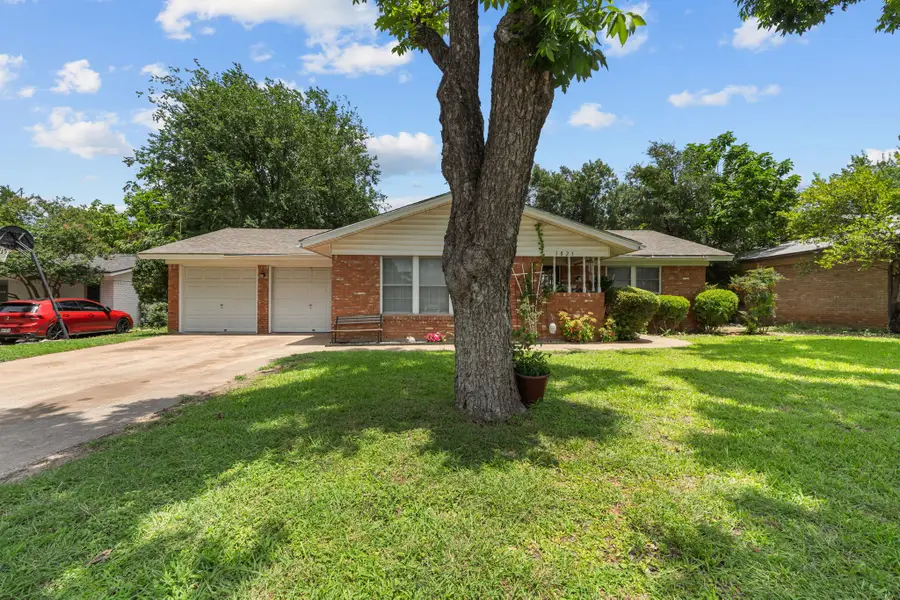 1021 Blue Lake Drive, Fort Worth, TX 76103 - Image #2