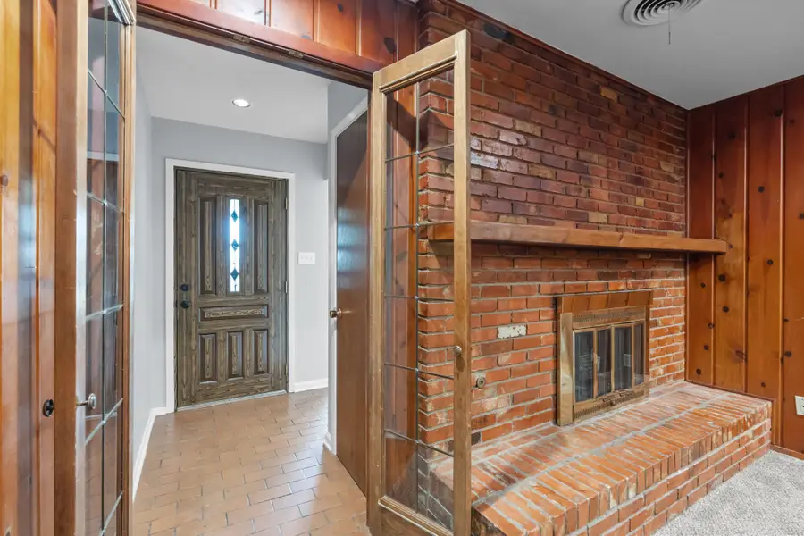 1021 Blue Lake Drive, Fort Worth, TX 76103 - Image #3