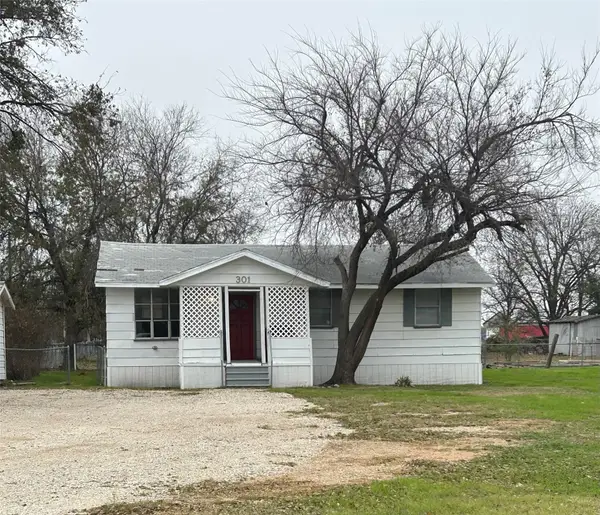 301 E Hutchings Lane, Olney, TX 76374