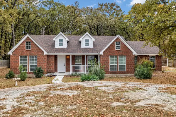 4818 Blue Water Circle, Granbury, TX 76049