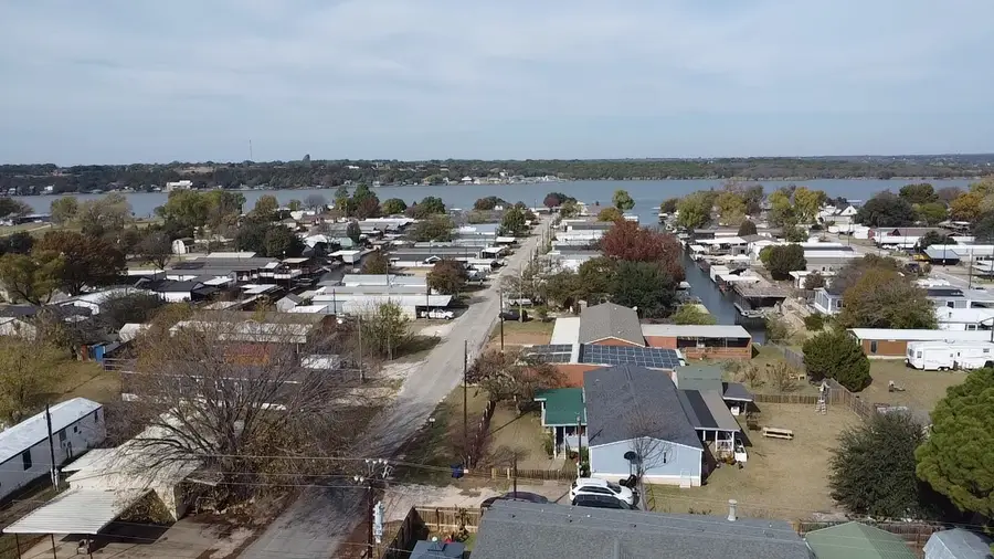 4818 Blue Water Circle, Granbury, TX 76049 - Image #3