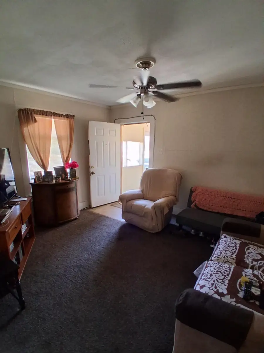 1015 E Morphy Street, Fort Worth, TX 76104 - Image #3