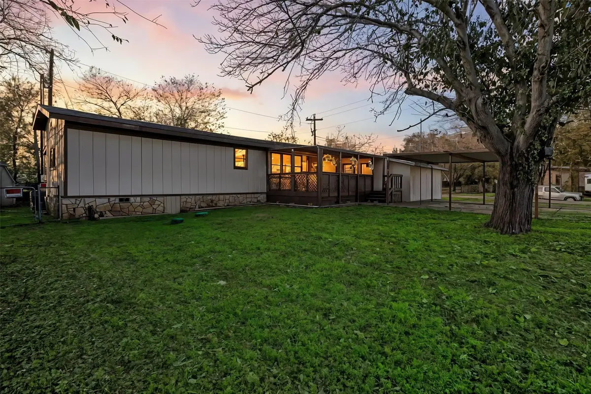 5528 Lake View Drive, Granbury, TX 76048 - Image #1