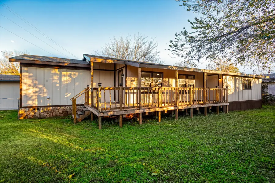 5528 Lake View Drive, Granbury, TX 76048 - Image #2