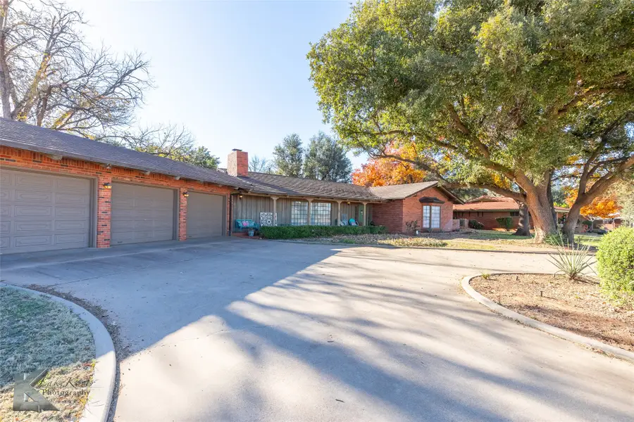 1806 Country Club Drive, Sweetwater, TX 79556 - Image #2