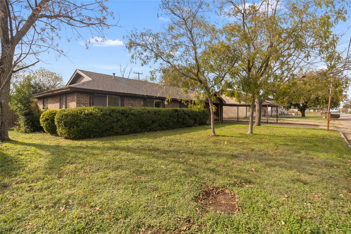 208 N Harrison Street, McGregor, TX 76657 - Image #1