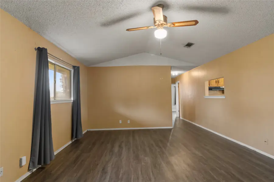 208 N Harrison Street, McGregor, TX 76657 - Image #2