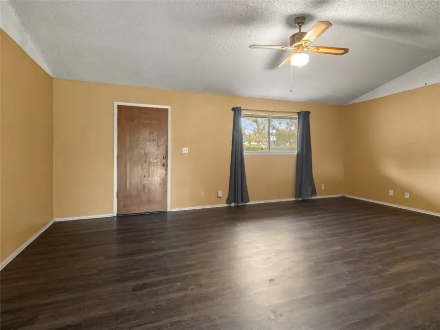 208 N Harrison Street, McGregor, TX 76657 - Image #3