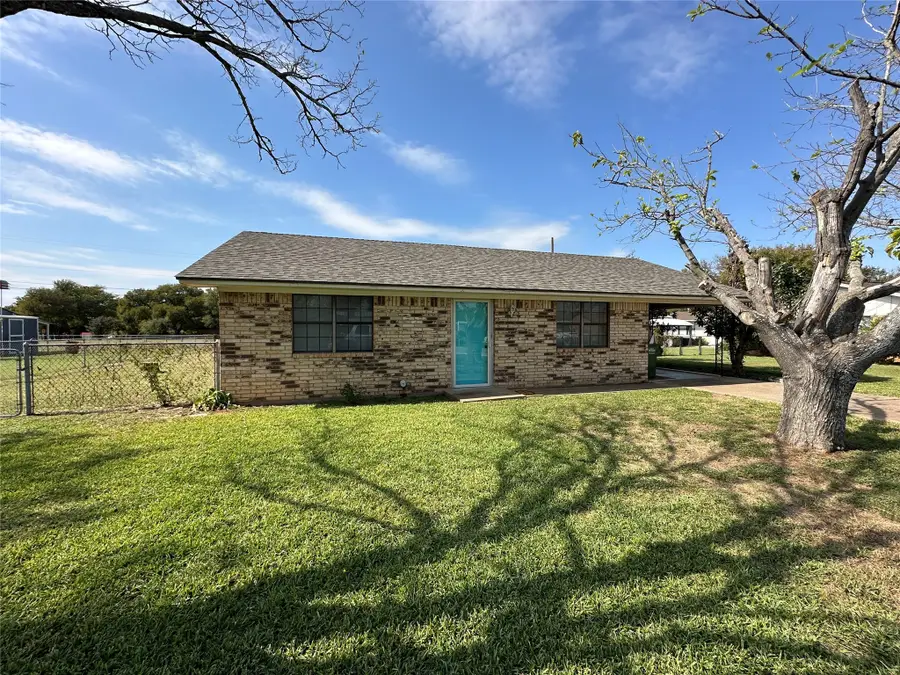 910 Chestnut Street, Hico, TX 76457 - Image #2