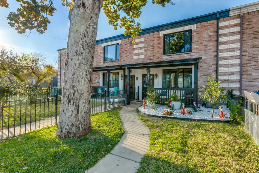 1529 Seegar Street, Dallas, TX 75215 - Image #2