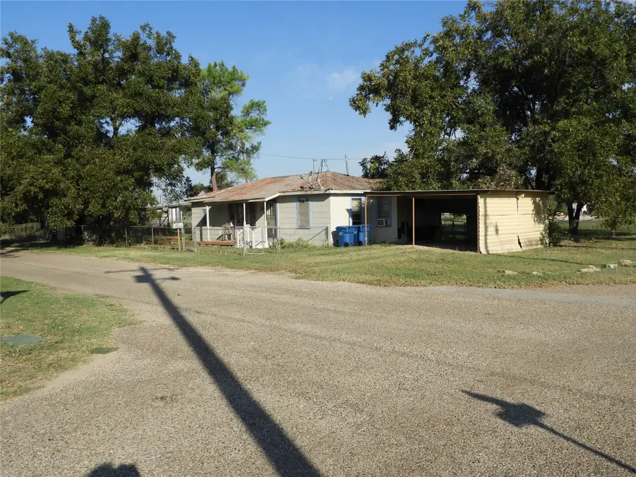 208 Reeves Street, Winters, TX 79567 - Image #3