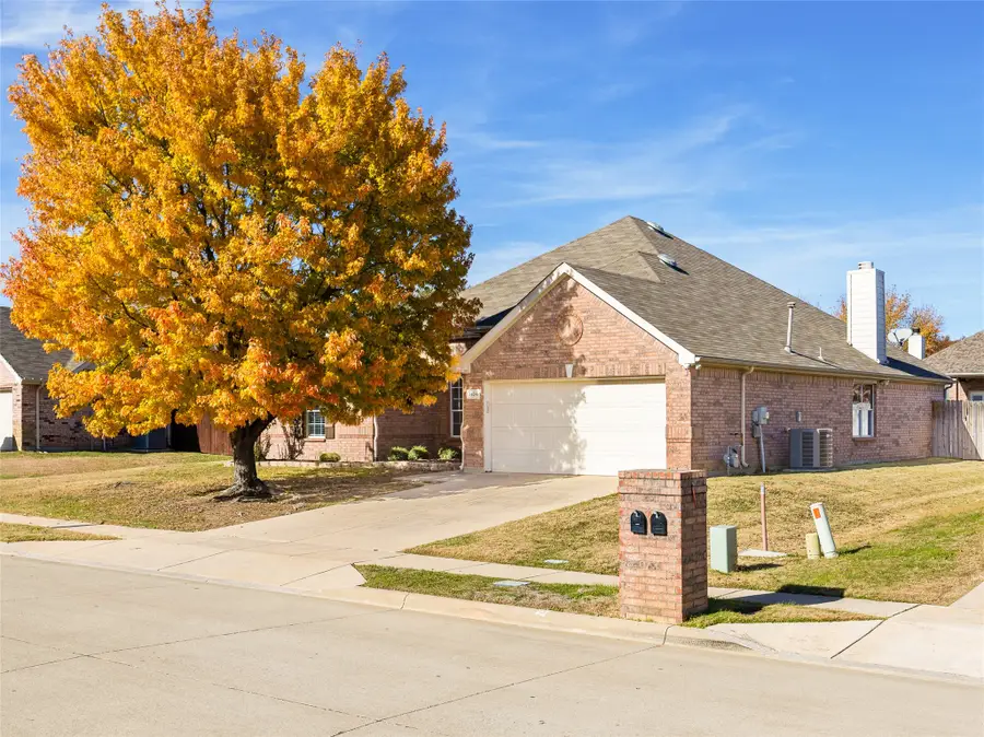 1104 Victory Bells Drive, Haslet, TX 76052 - Image #2