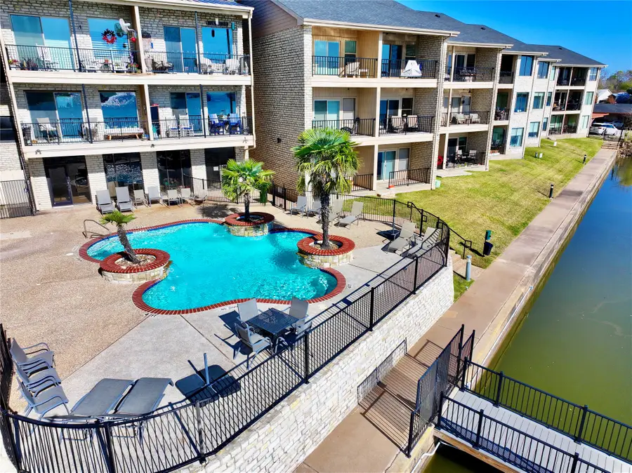 401 E Pearl Street #2204, Granbury, TX 76048 - Image #3