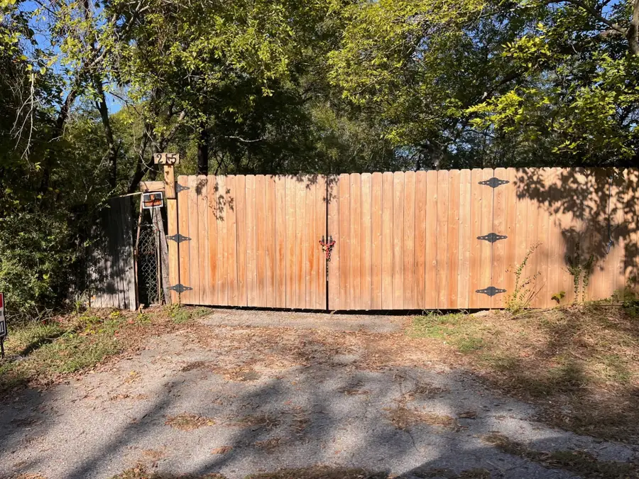 215 N Houston School Road, Lancaster, TX 75146 - Image #2