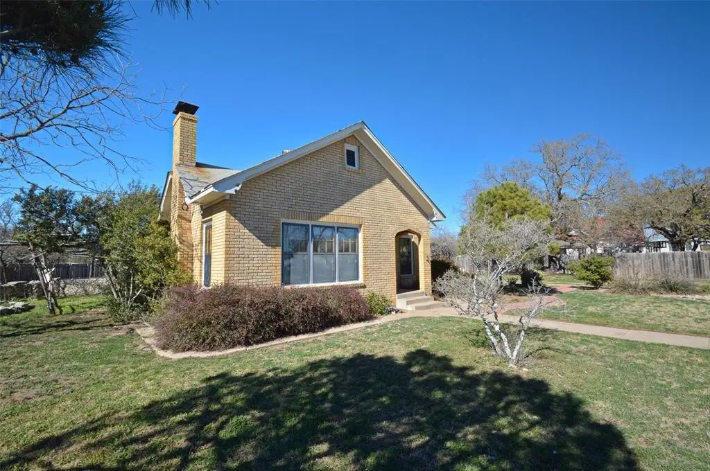 318 W Main Street, Lometa, TX 76853 - Image #1