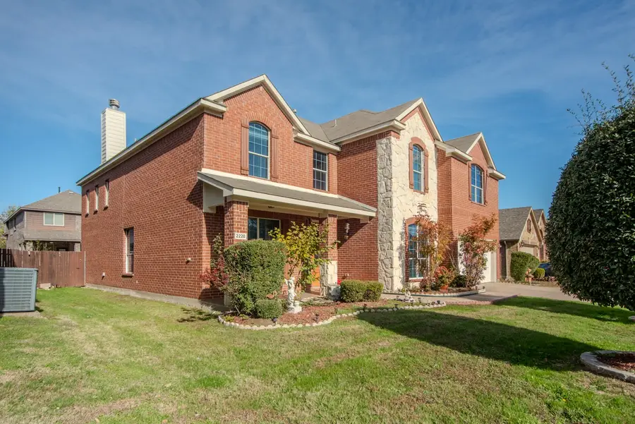 2228 Sparrow Hawk Court, Grand Prairie, TX 75052 - Image #3