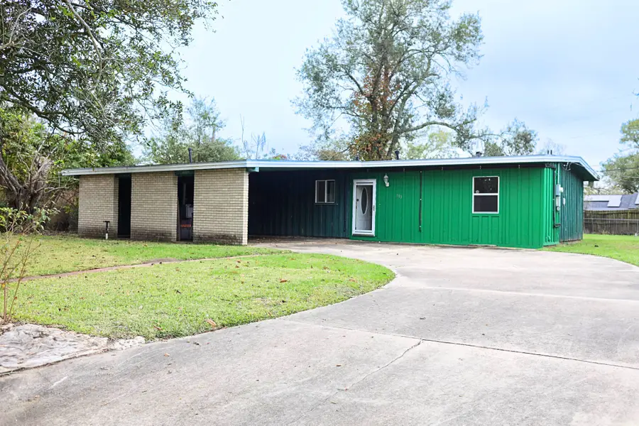 513 Holly Street, Angleton, TX 77515 - Image #2