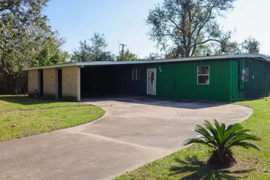 513 Holly Street, Angleton, TX 77515 - Image #3