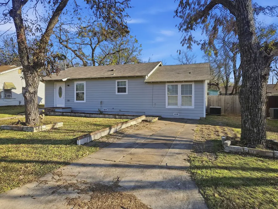 110 Ramsey Avenue, Cleburne, TX 76031 - Image #2