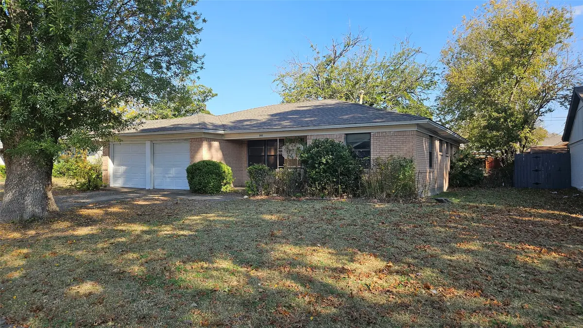 302 N Cottonwood Drive, Richardson, TX 75080 - Image #1