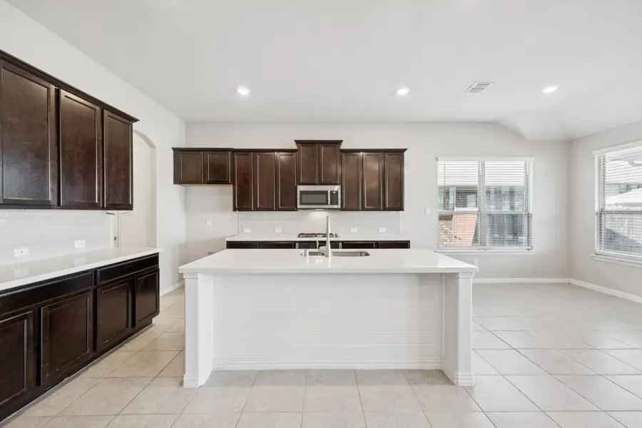 824 San Madrid Trail, Fort Worth, TX 76052 - Image #2