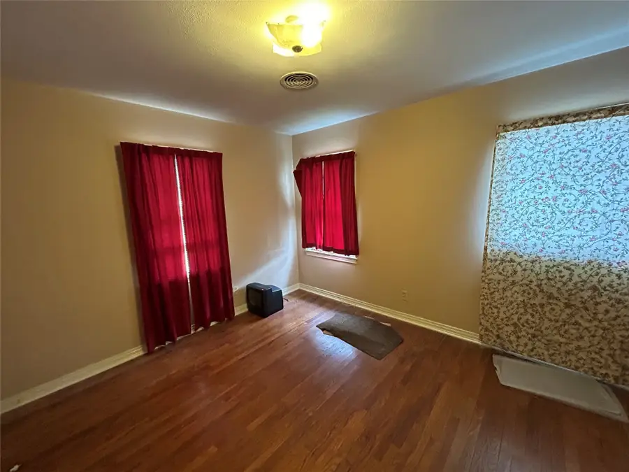 3435 Poinsettia Drive, Dallas, TX 75211 - Image #2