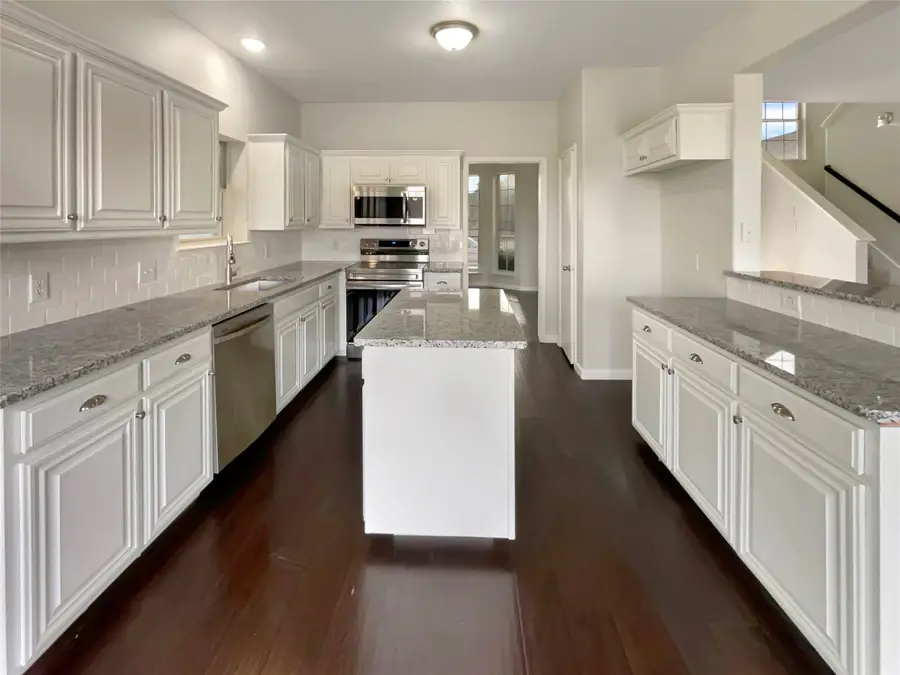 1649 Silverstone Drive, Weatherford, TX 76087 - Image #2