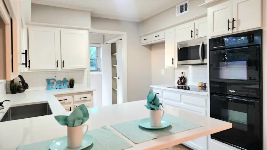 1911 Greenhaven Drive, Richardson, TX 75080 - Image #2