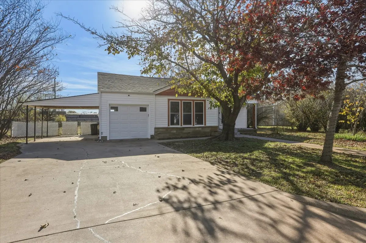 209 Kessler Drive, Granbury, TX 76048 - Image #1