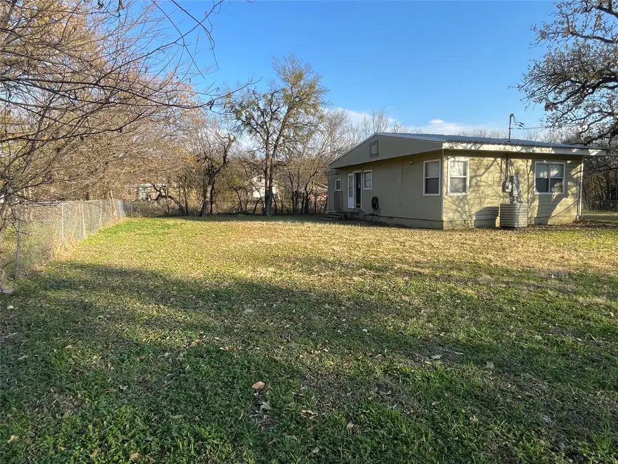 300 NW 13th Street, Mineral Wells, TX 76067 - Image #2