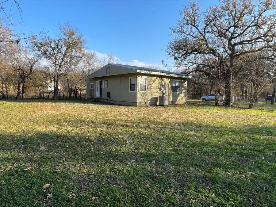 300 NW 13th Street, Mineral Wells, TX 76067 - Image #3