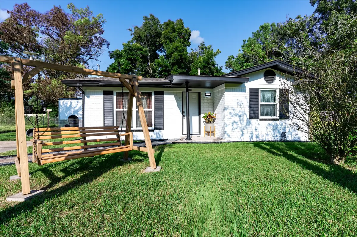 7018 Oleander Drive, Hitchcock, TX 77563 - Image #1