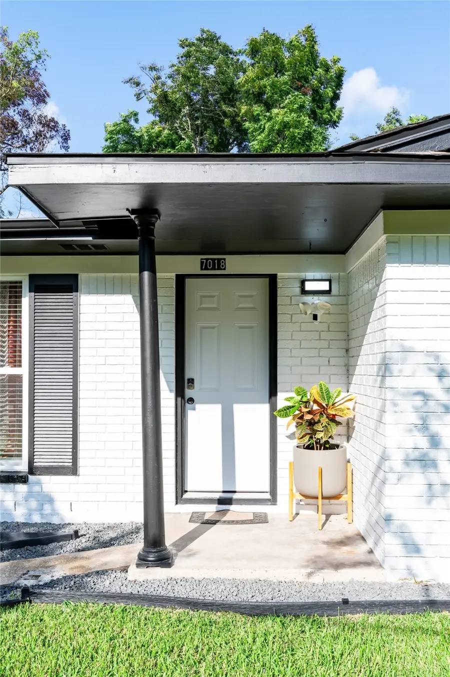 7018 Oleander Drive, Hitchcock, TX 77563 - Image #2