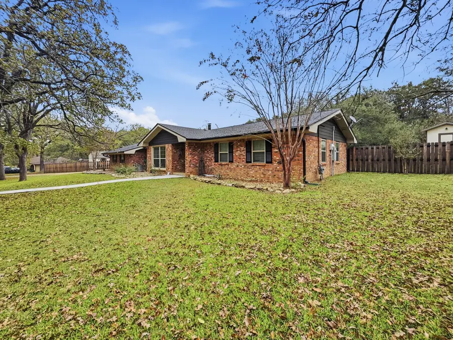 206 Navajo Trail, Hamilton, TX 76531 - Image #2