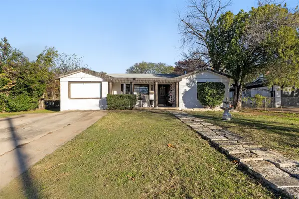 938 Gillham Road, River Oaks, TX 76114