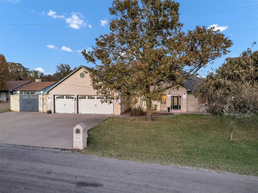 2801 Weylene Paseo, Granbury, TX 76049 - Image #2