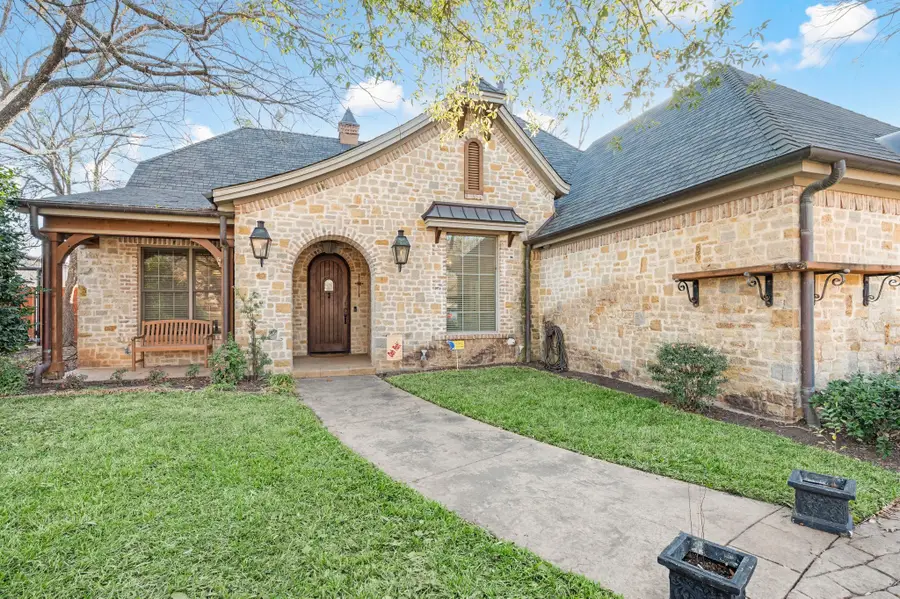 2208 Fair Oaks Drive, Bridgeport, TX 76426 - Image #2