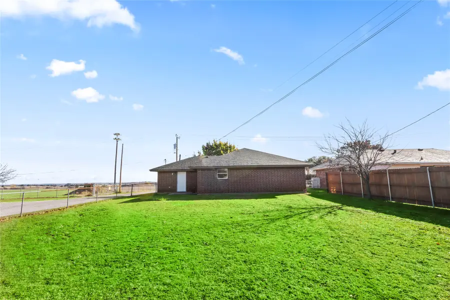 1811 N Mcdonald Avenue, Decatur, TX 76234 - Image #3