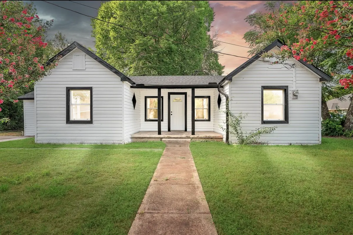 301 E Craven Avenue, Lacy Lakeview, TX 76705 - Image #1