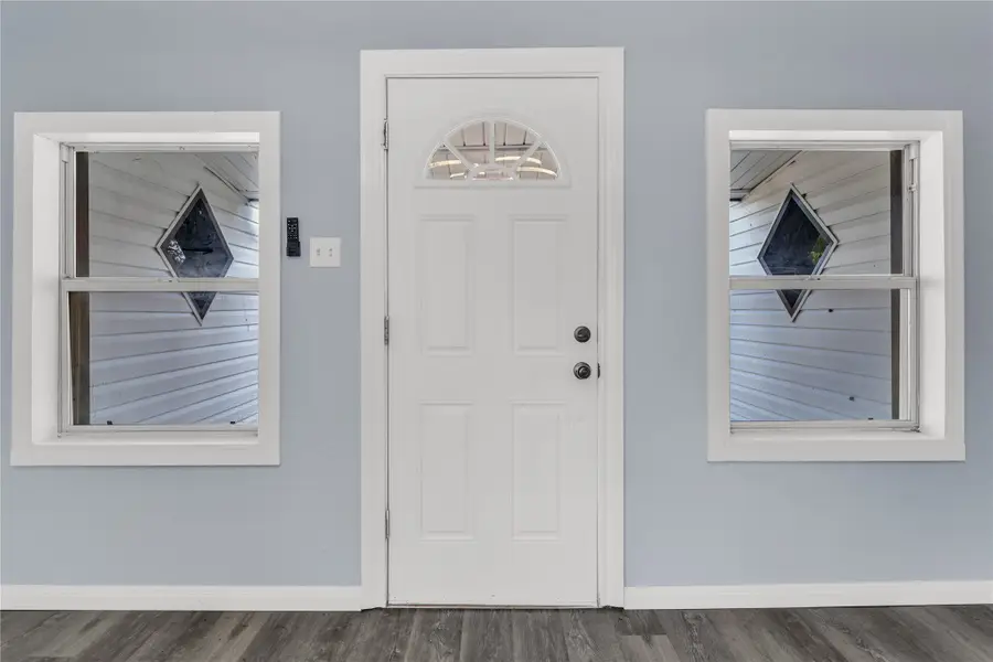 301 E Craven Avenue, Lacy Lakeview, TX 76705 - Image #3