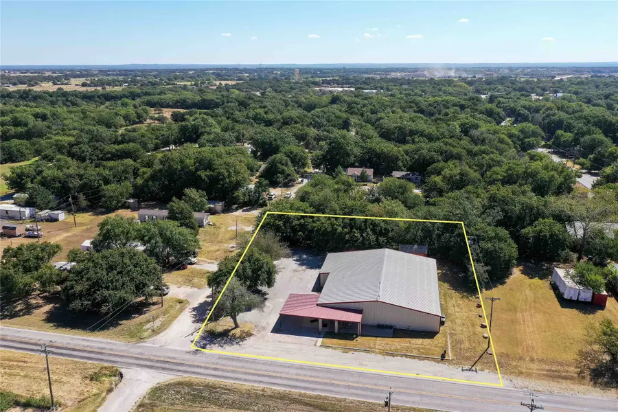 205 N Davis Street, Chico, TX 76431 - Image #2